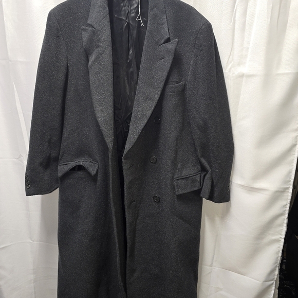 Brooks Brothers BlackTrench Coat with Wide Lapels and Structured Shoulders